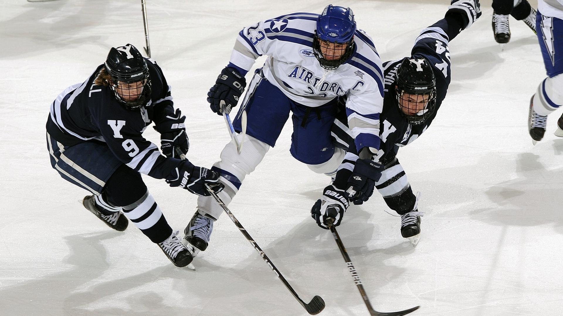 中国足球职业联赛举办新型线上赛事活动，中国实行足球职业联赛