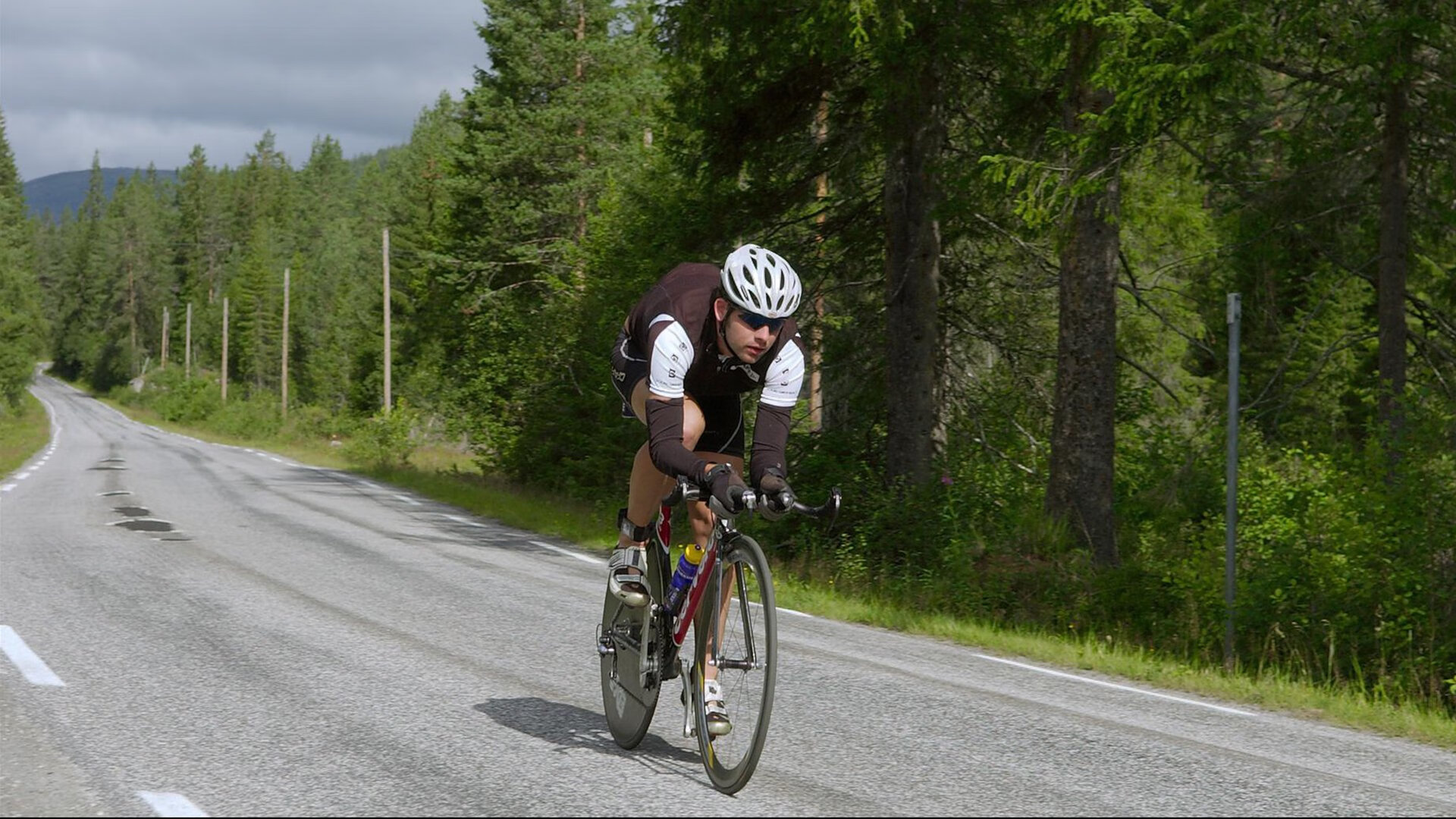 AI技术助力青少年篮球训练，实现视频分析精度提升，青少年篮球基础训练视频